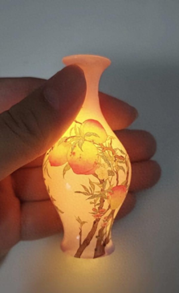 旺发速配 上海博物馆发光蝠桃纹橄榄瓶文创引争议 官方回应